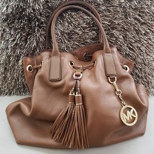 Michael Kors Camden Large bag(AUTHENTIC)